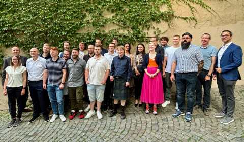 Die neuen Abwassermeisterinnen und -meister, Vertreterinnen der DWA und des Lehrpersonals